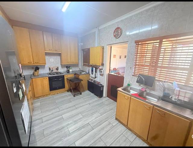 2 BEDROOM HOUSE FOR SALE IN VANDERBIJLPARK CW 6